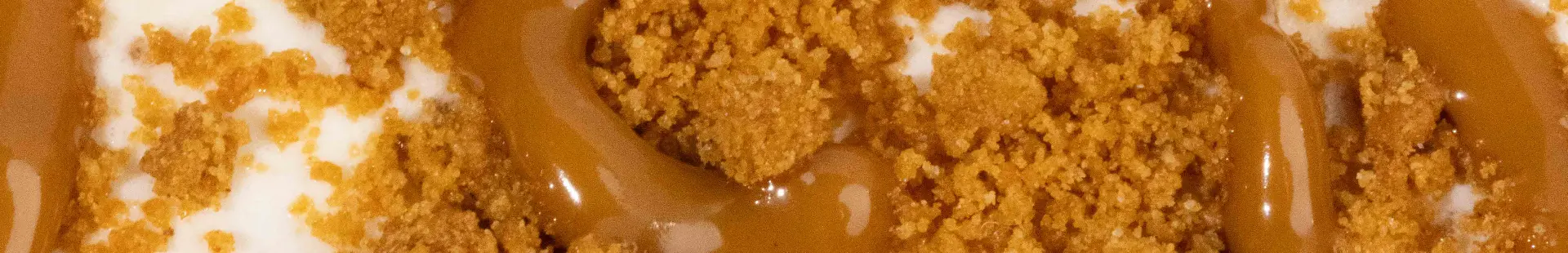 Caramelo y crumble sobre soft gelato de BLÜ